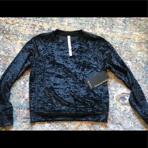 NWT Lululemon long sleeve velvet long sleeve top. Dark blue. Size 8